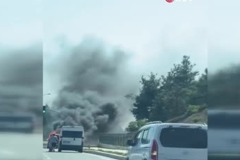 İstanbul Başakşehir'de seyir halindeki otomobil alev topuna döndü