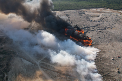 İstanbul Silivri’de katı atık tesisindeki yangın havadan görüntülendi