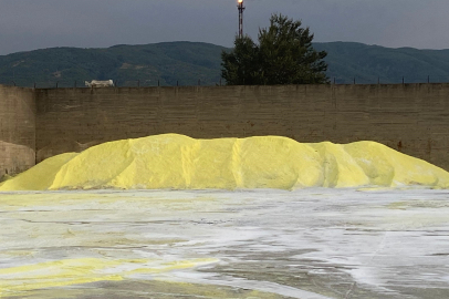 Kocaeli'de kükürt deposundaki yangında kimyasal duman paniği