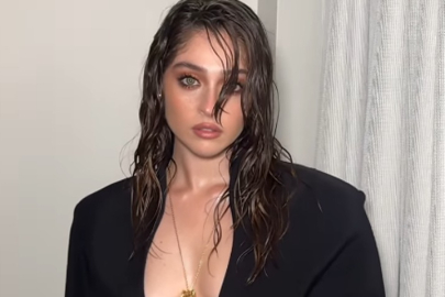 Leyla dizisinin yıldızı Cemre Baysel şezlongta poz verdi