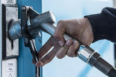 Akaryakıtta tabela bir kez daha değişiyor! Zam  yolda...