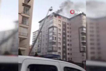 Ankara'da bir binanın en üst katında çıkan yangın söndürüldü