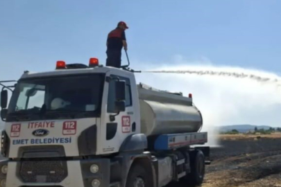 Kütahya Emet'te biçerdöver kaynaklı yangında yaklaşık 500 dekar ekili alan zarar gördü