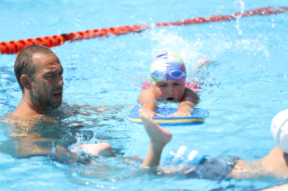 Bursa'da minik kulaçlar ikinci dönemi tamamladı