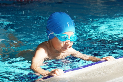 Bursa İznik'te dev tesis yüzme kurslarıyla faaliyete başladı