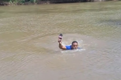 Gazeteci, kayıp kızla ilgili haber yaparken nehirde kızın cesedine bastı