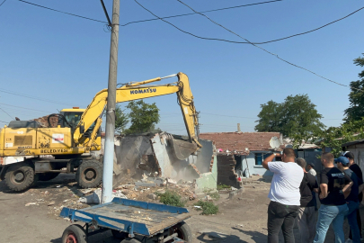 Tekirdağ Çorlu'da metruk binalar yıkıldı
