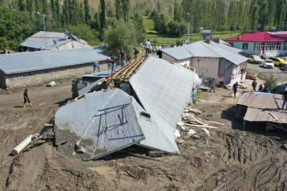 Kars'ta sel ve heyelan: Evler ve ahırlar yıkıldı