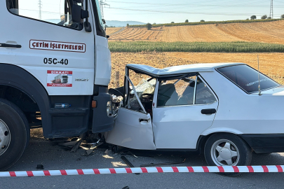 Bolu'da kamyonla çarpışan Fiat Tofaş hurdaya döndü