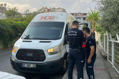 Kargo minibüsünde uyuyakalan sürücü ekipleri alarma geçirdi