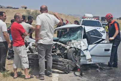 Aksaray'da otomobil ile kamyonet çarpıştı: 1 ölü