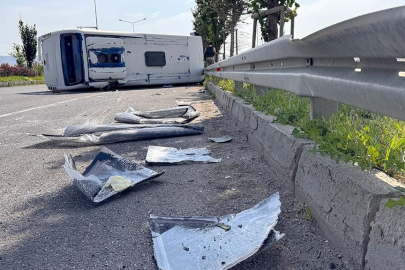 Erzurum'da askeri personel servisi devrildi: 13 yaralı