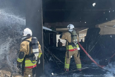 Hatay Antakya'da şantiyede çıkan yangın büyümeden söndürdü