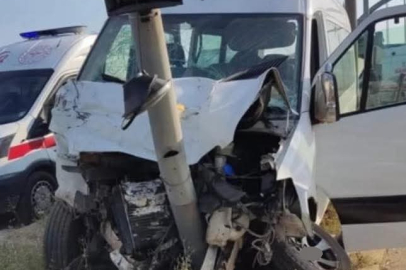 Karadeniz Sahil Yolu’nda minibüs ile otomobil çarpıştı