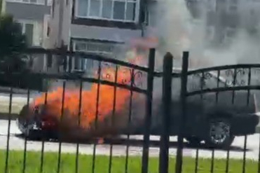 Samsun'da otomobil alevlere teslim oldu