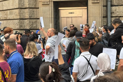 Almanya’da yargılanan Filistin destekçisi aktivist, "Nehirden denize Filistin özgür olacak" sloganı suçlamasından beraat etti