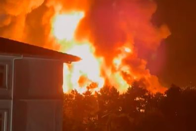 İstanbul Çekmeköy’de fabrika yangını: Yanan fabrika havadan görüntülendi