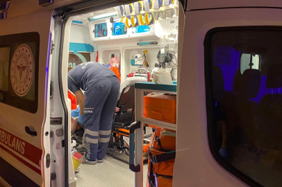 Kocaeli TEM Otoyolu'nda 3 tır ile hafriyat kamyonu zincirleme kazaya karıştı: 2 yaralı