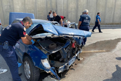 Samsun'da otomobil ile kamyon çarpıştı: 5 yaralı