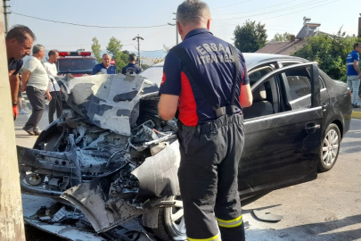 Tokat'ta beton direğe çarpan otomobil hurda yığınına döndü: 1 yaralı