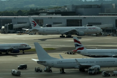 İngiltere'de uçuşlar durdu: Hava sahasında kriz