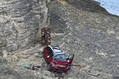 Kocaeli'de el frenini çekmeyi unutunca Pembe Kayalar'dan uçtular