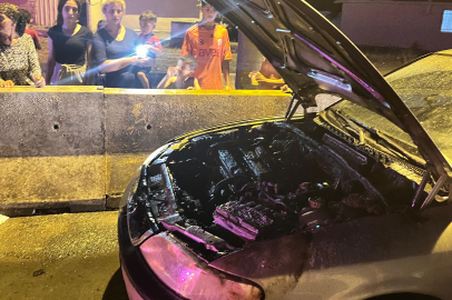Tekirdağ'da aracı yanan sürücünün yardımına vatandaşlar koştu