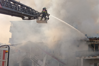 Adıyaman’da iki katlı evde yangın paniği