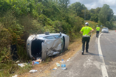 Bartın'da yoldan çıkan otomobil devrildi: 3 yaralı