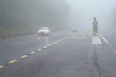 Bolu Dağı'nda sağanak ve sis görüş mesafesini düşürdü