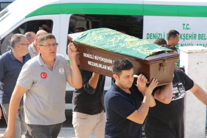 Denizli'de polis eşi tarafından uykuda öldürülen anne ve 2 çocuğu son yolculuğuna uğurlandı