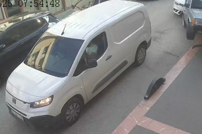 Kastamonu'da kazaya karışan iki araç savrularak iş yerlerinin duvarına çarptı: 1 yaralı