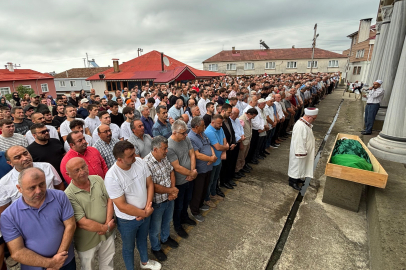 Trabzon'da boşanma aşamasındaki eşi tarafından öldürülen Sinem Topaloğlu son yolculuğuna uğurlandı