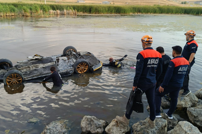 Van'da sulak alana uçan otomobilden çıkarılan 3 kişi hastaneye kaldırıldı
