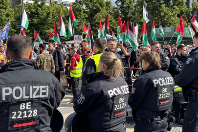 Almanya'da "Filistin ile dayanışma" gösterileri sürüyor