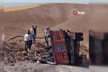 Ankara Beypazarı’nda seyir halindeki kamyon devrildi: 1 yaralı