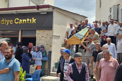 Bursa'da ambulans kazasında hayatını kaybeden felçli kadın son yolculuğuna uğurlandı