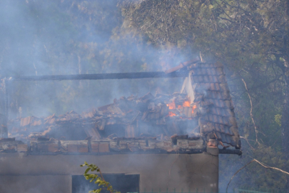 Edirne Keşan'da anız yangını akaryakıt istasyonuna metreler kala kontrol altına alındı