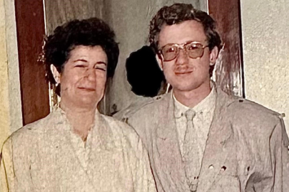 Eski Artvin Valisi Emrullah Zeybek'in eşi Aysel Zeybek vefat etti! Bursa'ya defnedilecek...