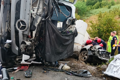Zonguldak'ta beton mikseri otomobilin üzerine devrildi: 1 ölü, 1 yaralı