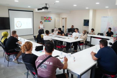 Bursa'da ‘Aile Akademisi’nden mezun olan ilk çiftin nikahını Başkan Yılmaz kıydı