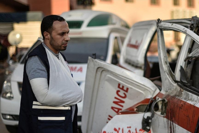 İsrail, Gazze'de Filistin Kızılay'ı karargahını bombaladı