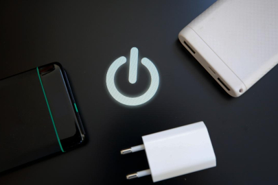 Bakan Uraloğlu: Uçuşlarda powerbank kullanımının yasaklanmasını tavsiye ettik