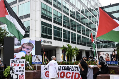 ABD'de göstericiler, medyanın Gazze'ye saldırılar konusunda taraflı olmasını protesto etti