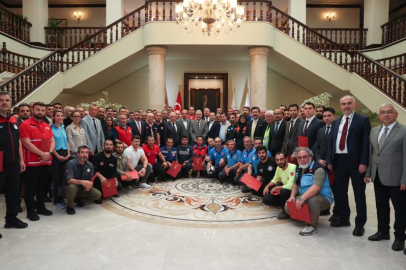 Bursa Valisi Ayyıldız'dan kahramanlara teşekkür belgesi