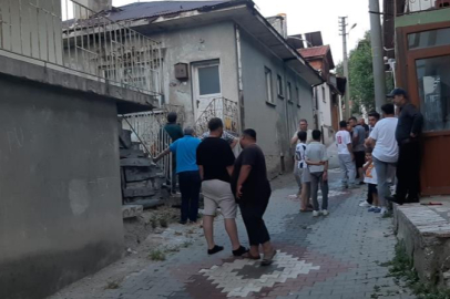 3 katlı evin çatı katında çıkan yangın söndürüldü!