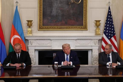 Beyaz Saray'da kritik zirve! Trump, Aliyev ve Paşinyan imzaladı...
