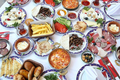 Cumhurbaşkanlığı israfı önlemek için harekete geçti! Radarda 'serpme kahvaltı' ve 'açık büfe' var