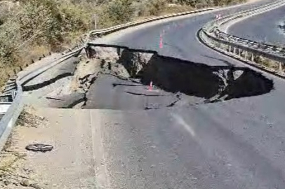 Aydın Söke-Kuşadası Karayolu'nda yol çöktü