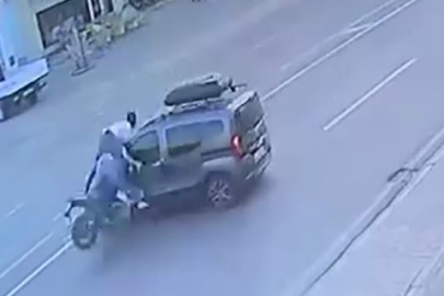 Elazığ'da kaza yapan motosikletteki yolcu, havada üç takla attı